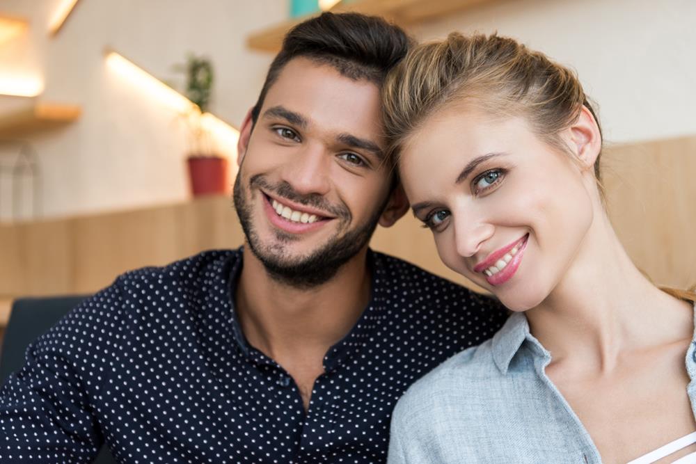 couple smiling rsz