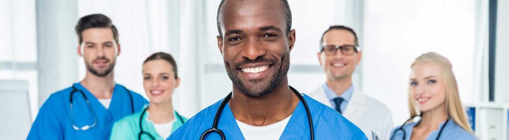 cropped-doctor-and-assistant-cropped